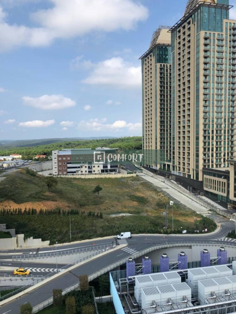 High Floor Spacious 4 + 1 Apartment