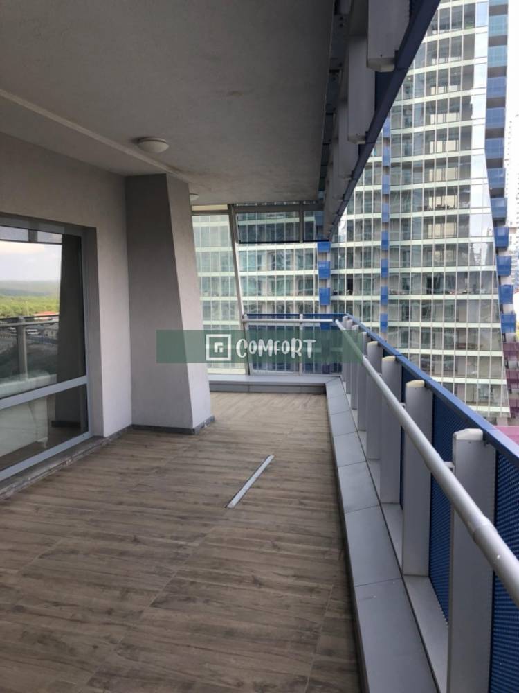 High Floor Spacious 4 + 1 Apartment