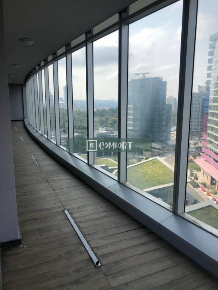 High Floor Spacious 4 + 1 Apartment