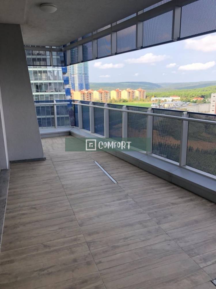 High Floor Spacious 4 + 1 Apartment