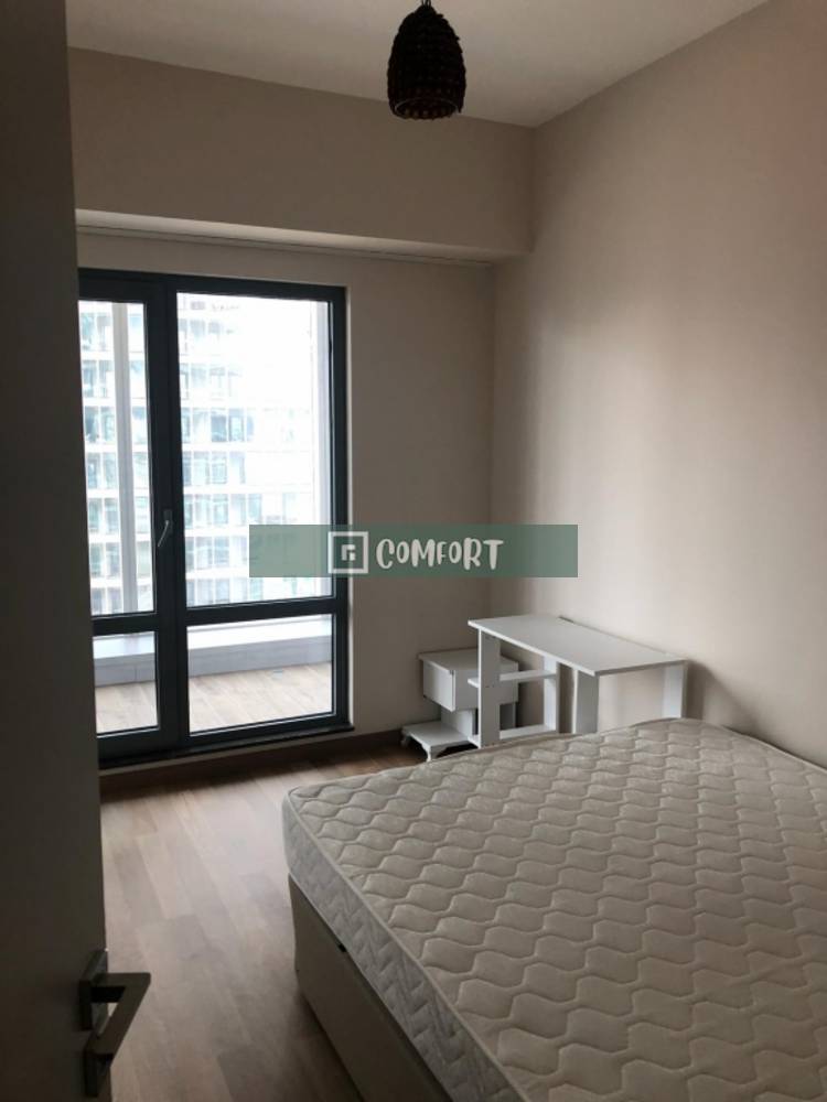 High Floor Spacious 4 + 1 Apartment