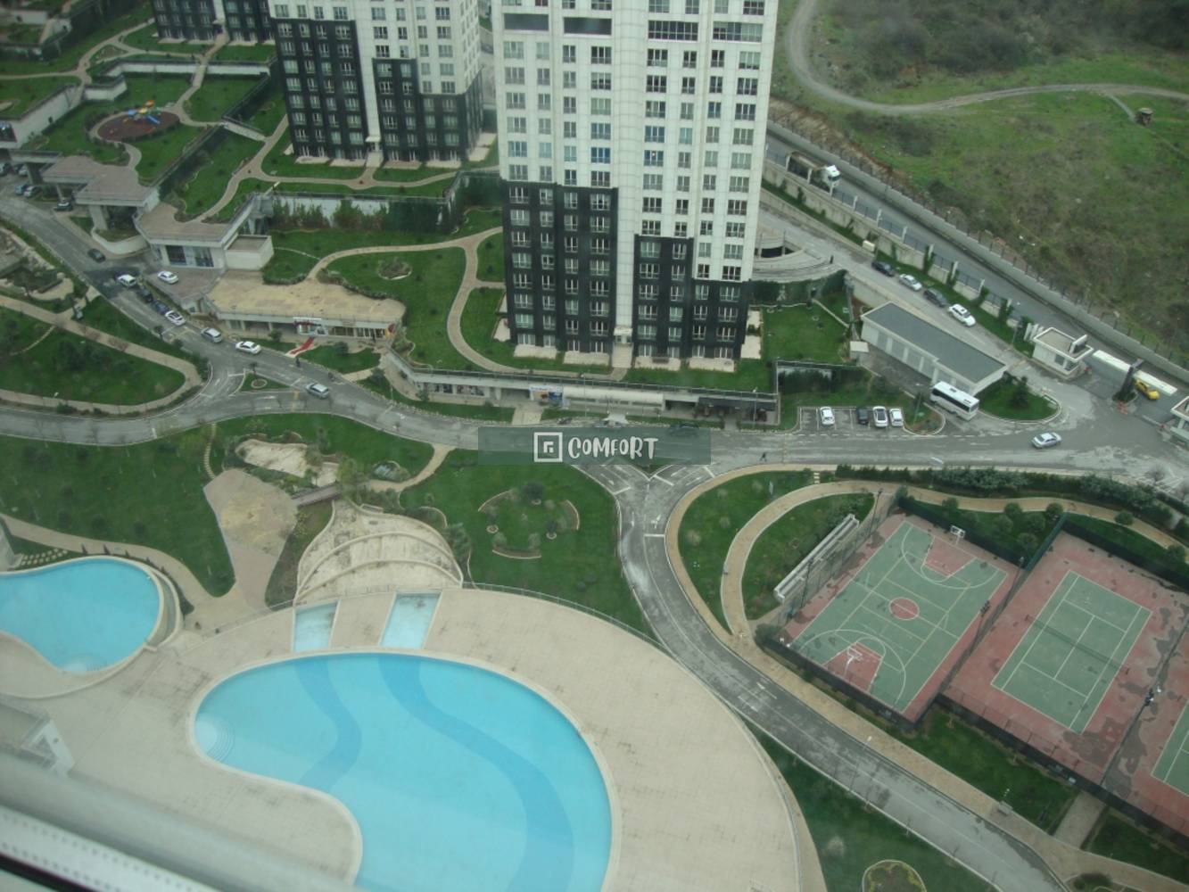High Floor Spacious 4 + 1 Apartment