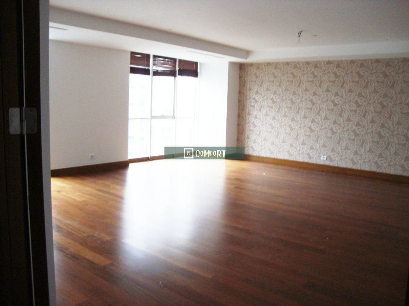 High Floor Spacious 4 + 1 Apartment