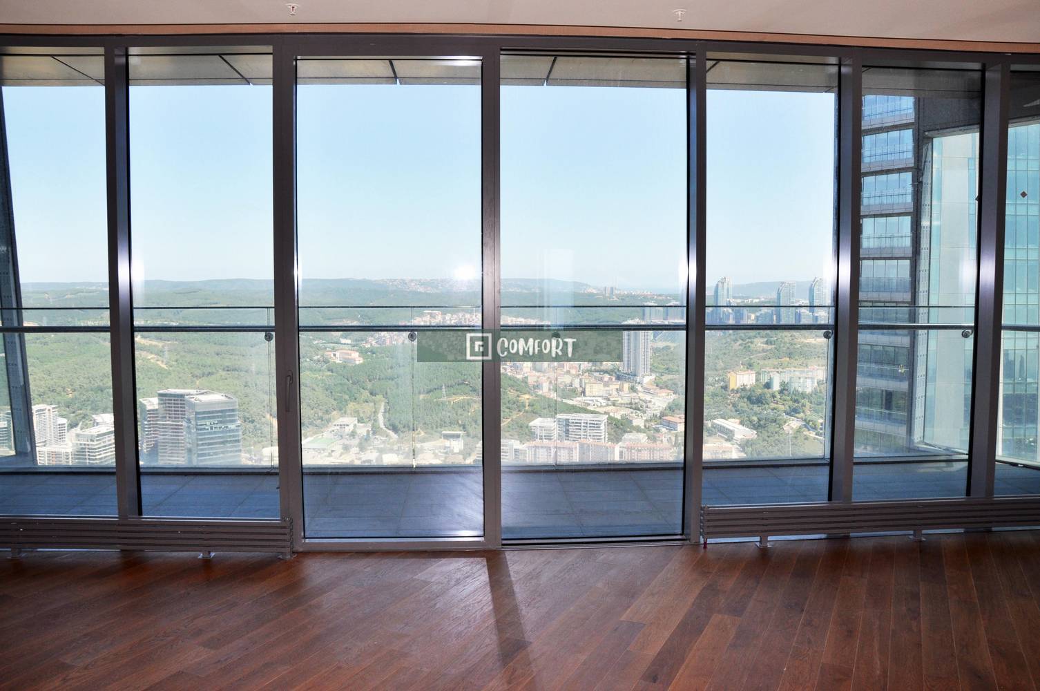 4 + 1 Residence for Sale