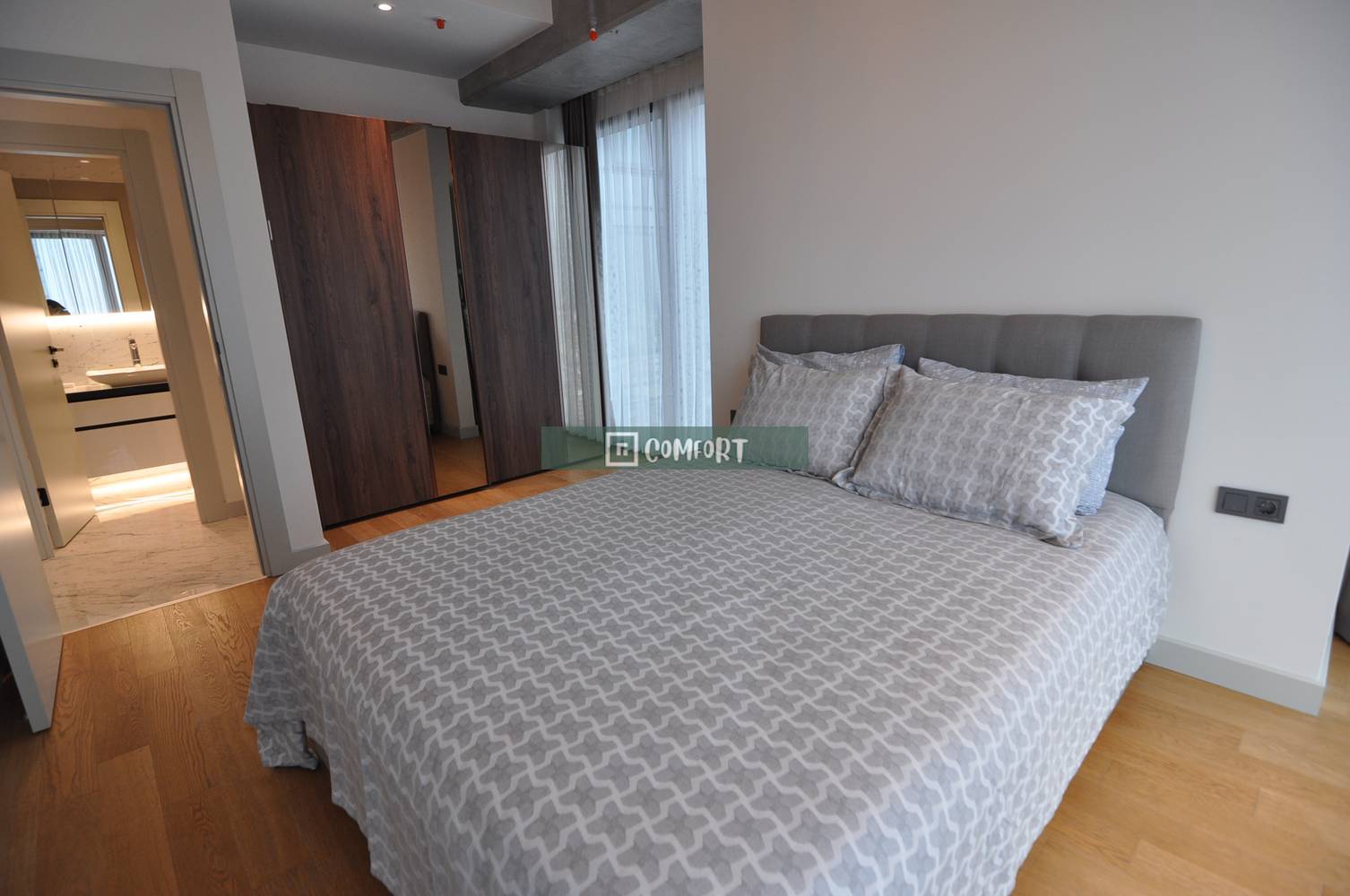 1+1 Corner Large Type Luxury Furnished Flat for Rent