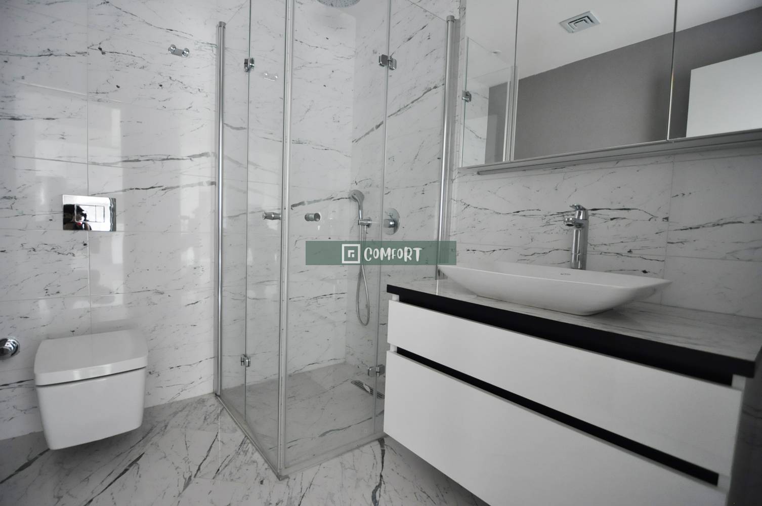 1+1 High Floor Spacious Flat