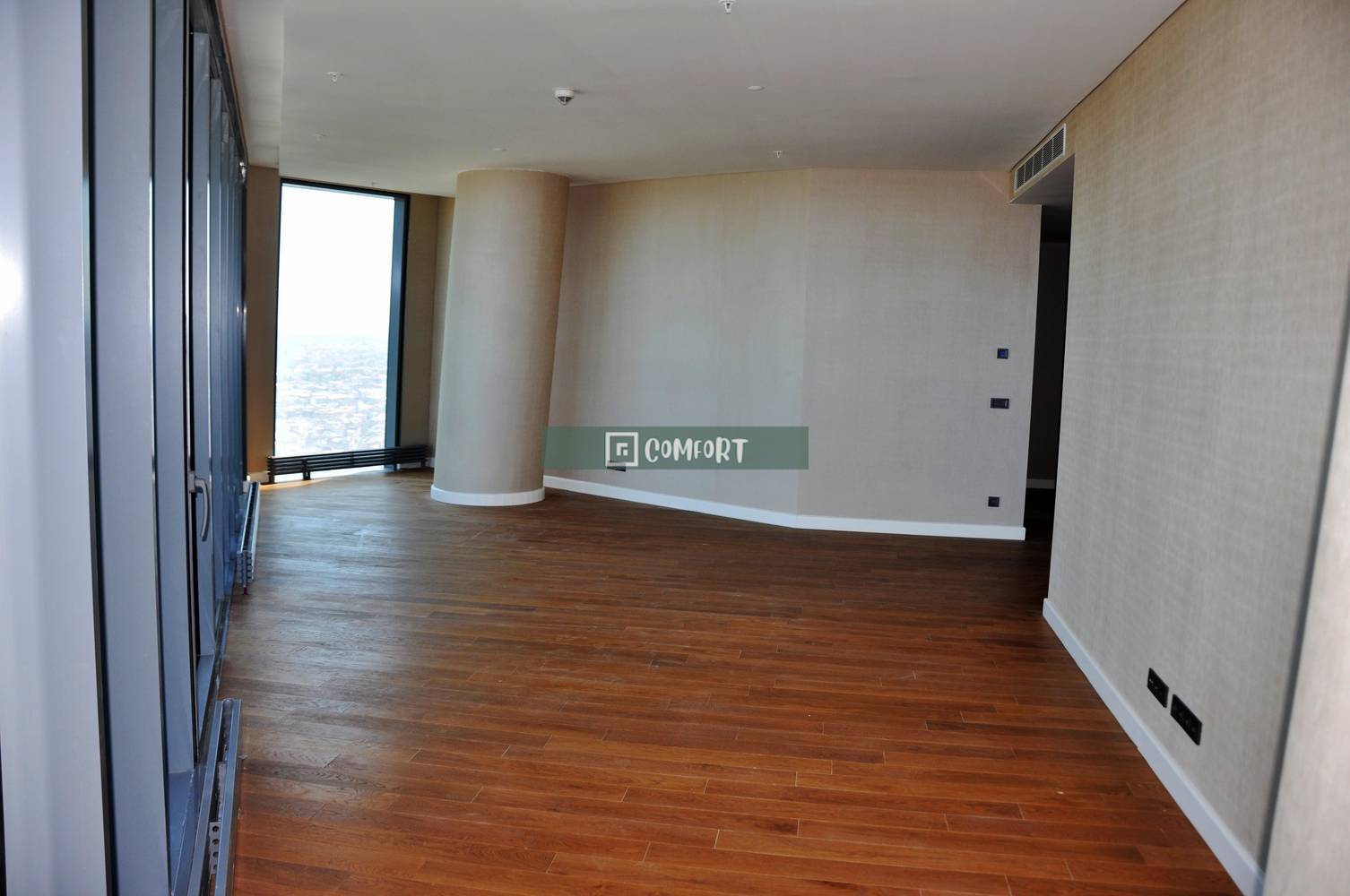 4 + 1 Residence for Sale