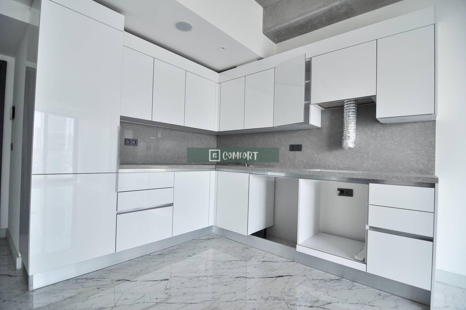 1+1 High Floor Spacious Flat
