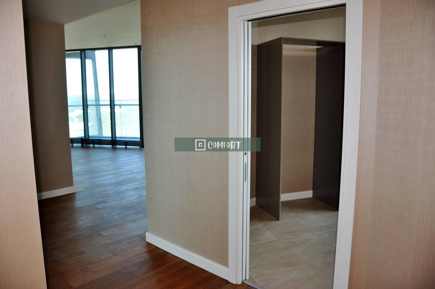 4 + 1 Residence for Sale