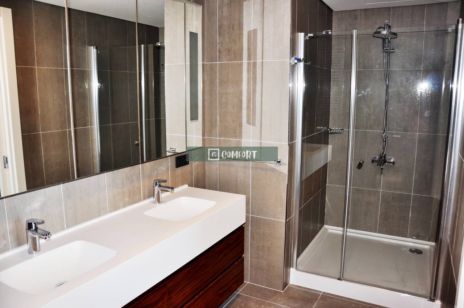 4 + 1 Residence for Sale
