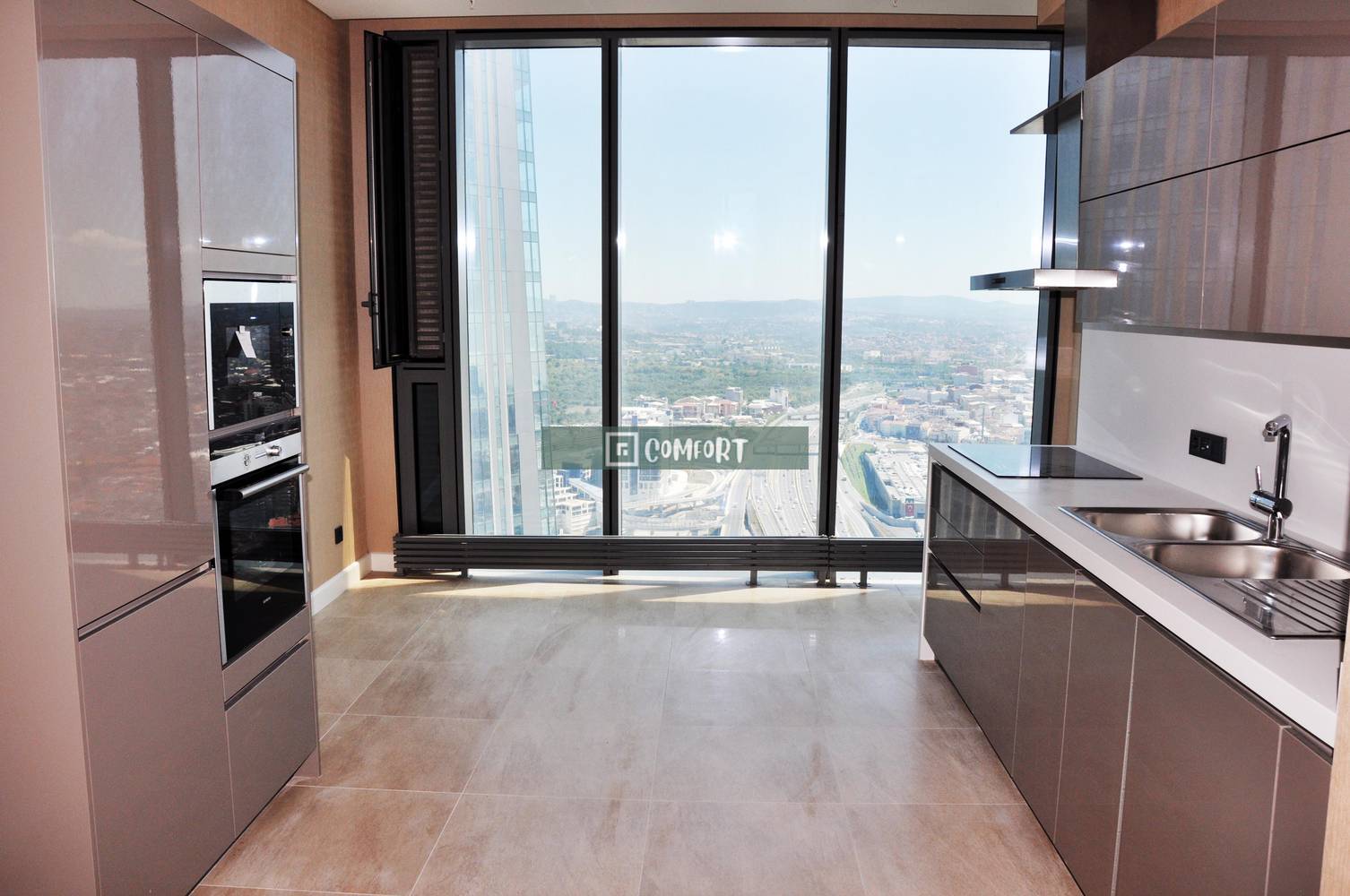 4 + 1 Residence for Sale