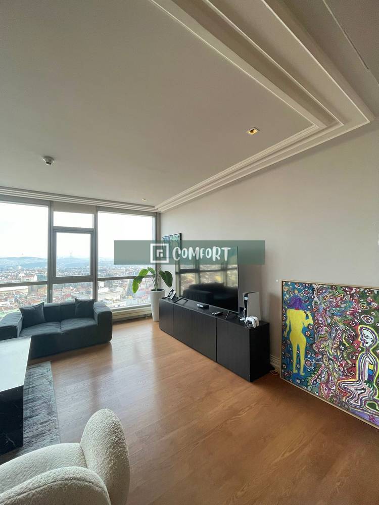 Divan bomonti with a sea view