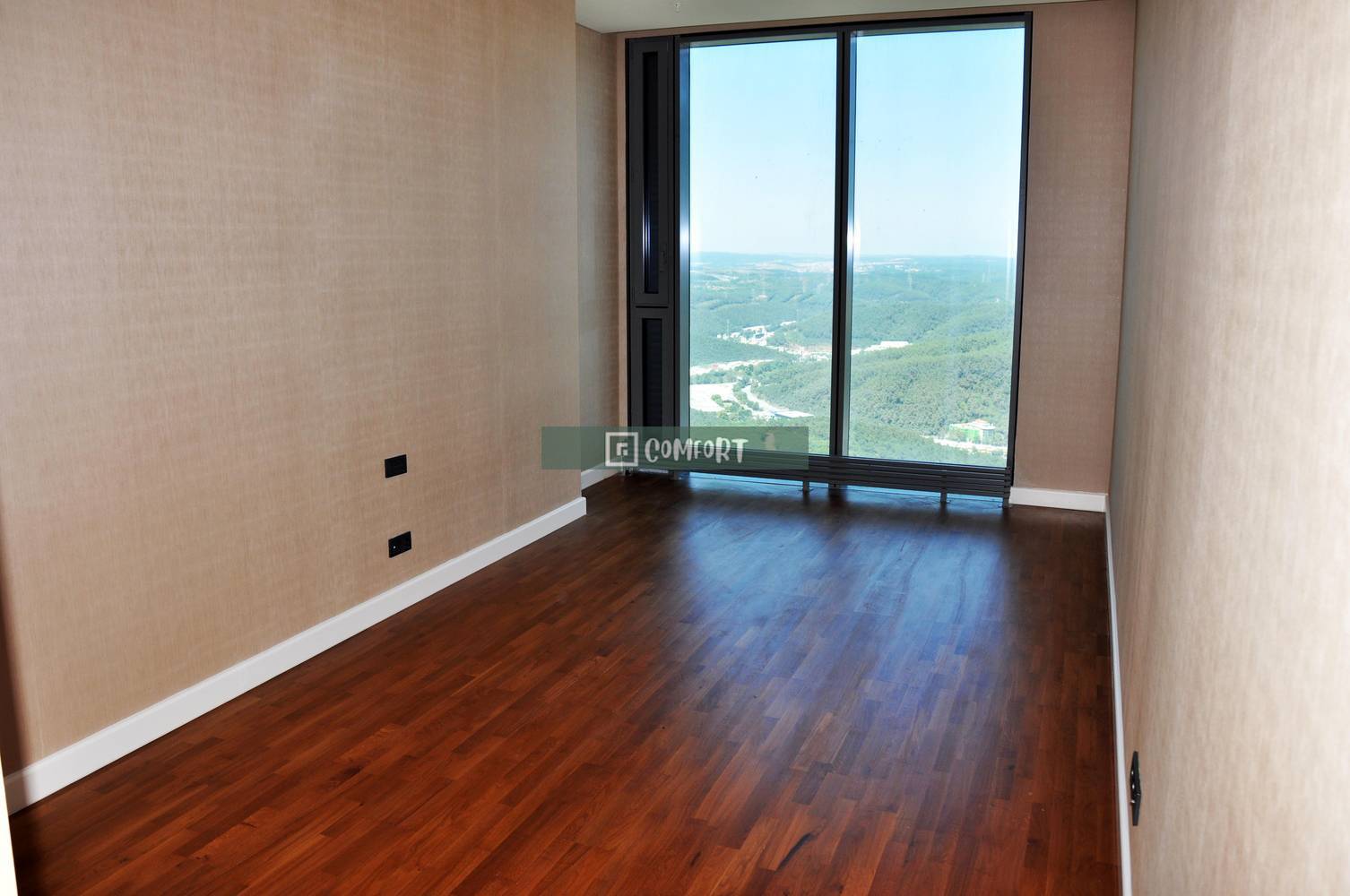 4 + 1 Residence for Sale