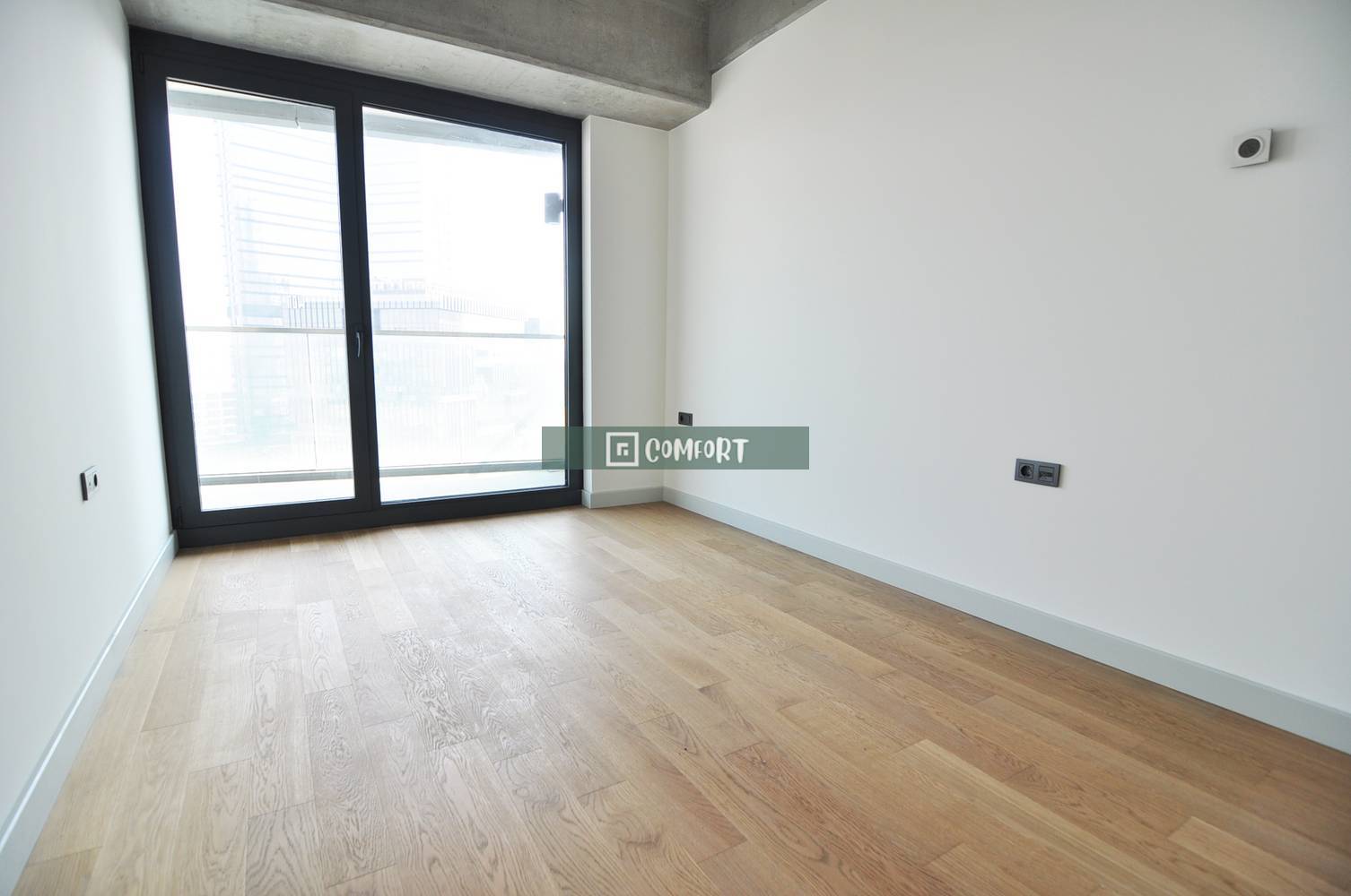 1+1 High Floor Spacious Flat