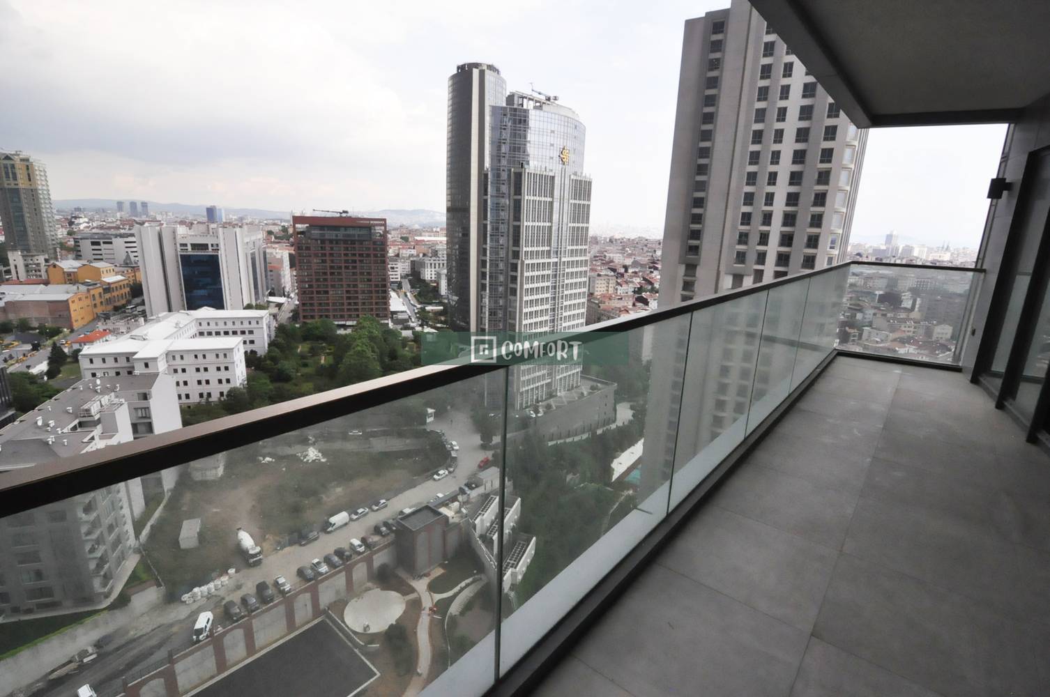 1+1 Satılık Daire Manzaralı Köşe Daire