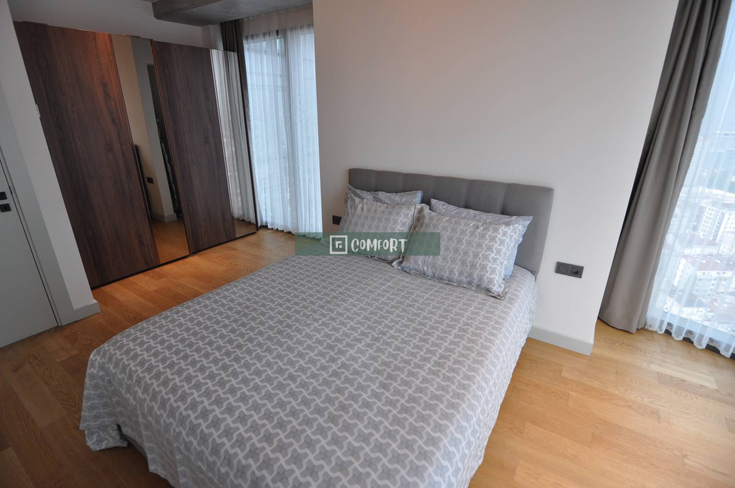 1+1 Corner Large Type Luxury Furnished Flat for Rent