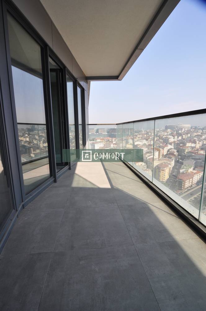 1+1 High Floor Spacious Flat