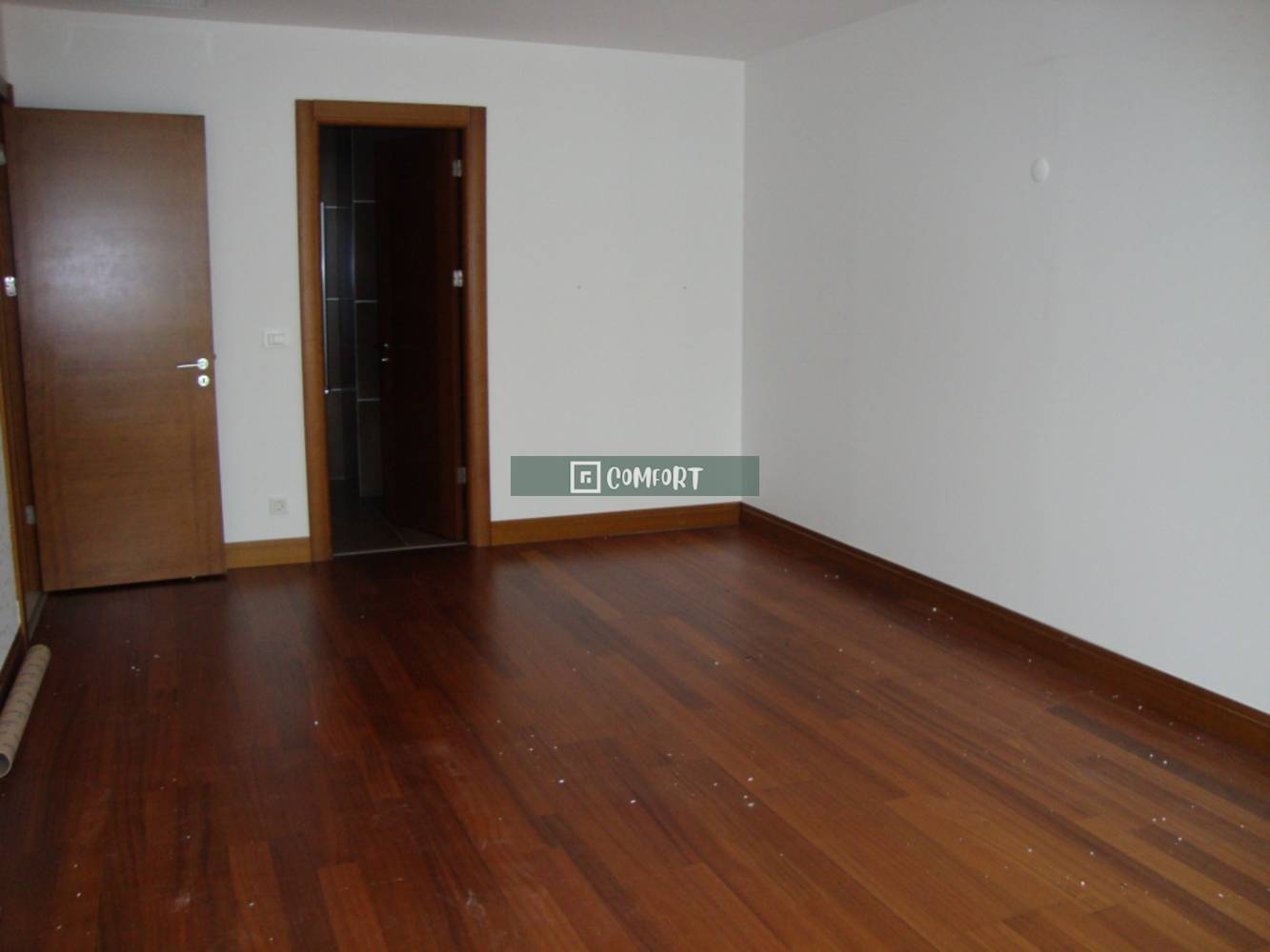 High Floor Spacious 4 + 1 Apartment