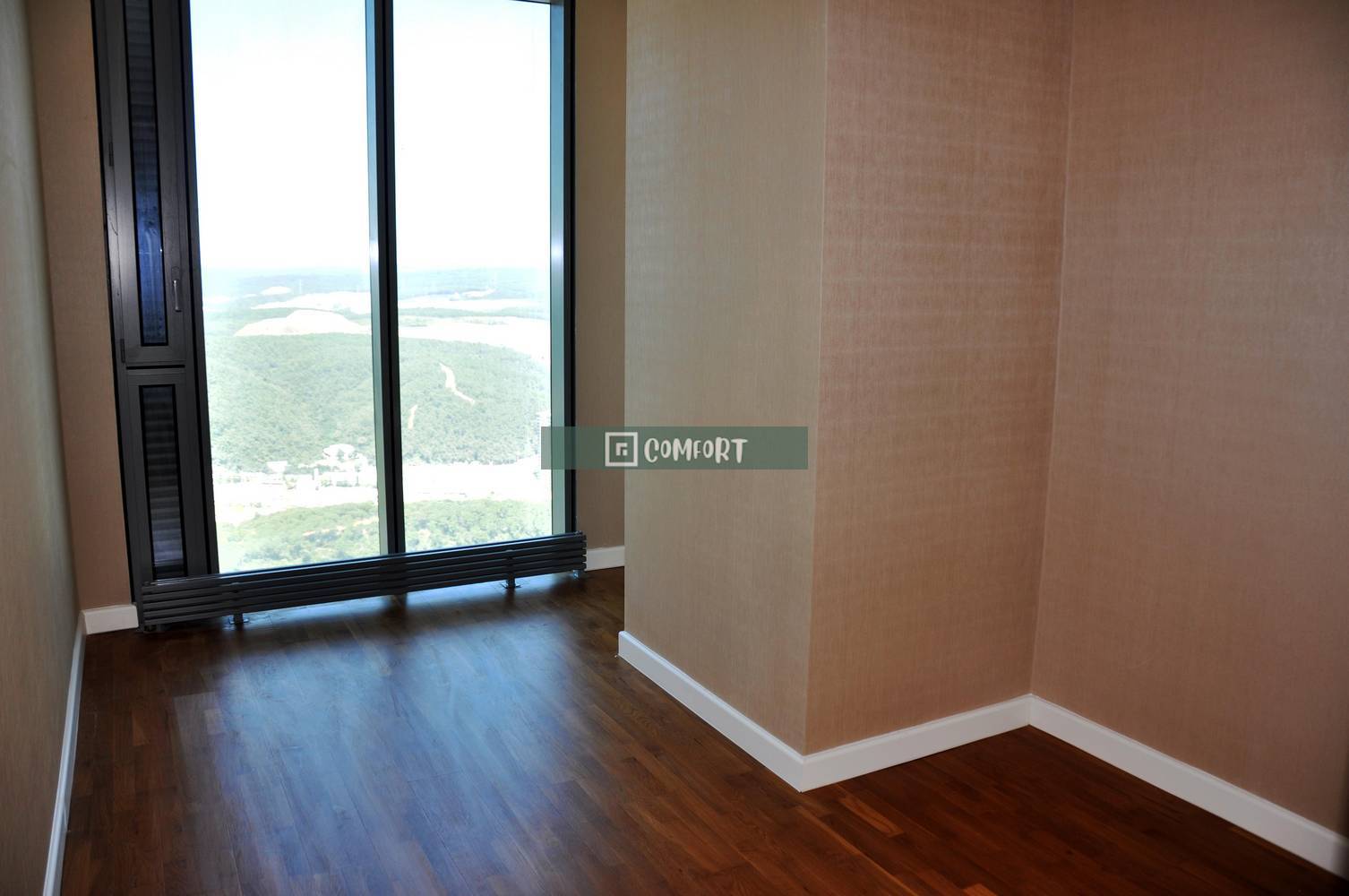 4 + 1 Residence for Sale