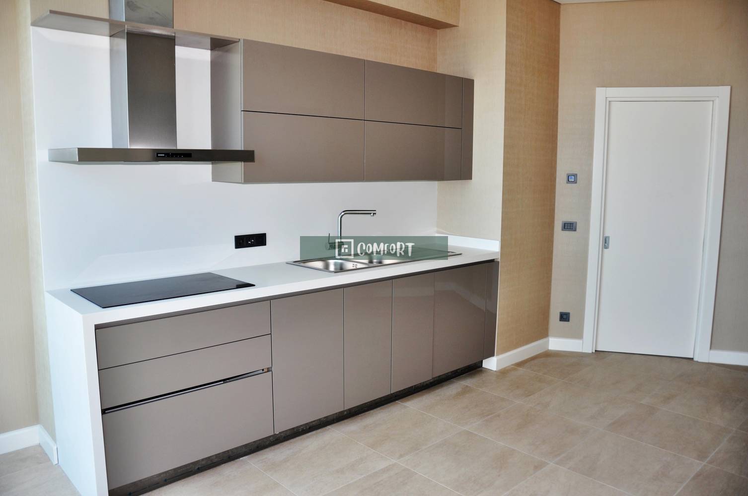 4 + 1 Residence for Sale