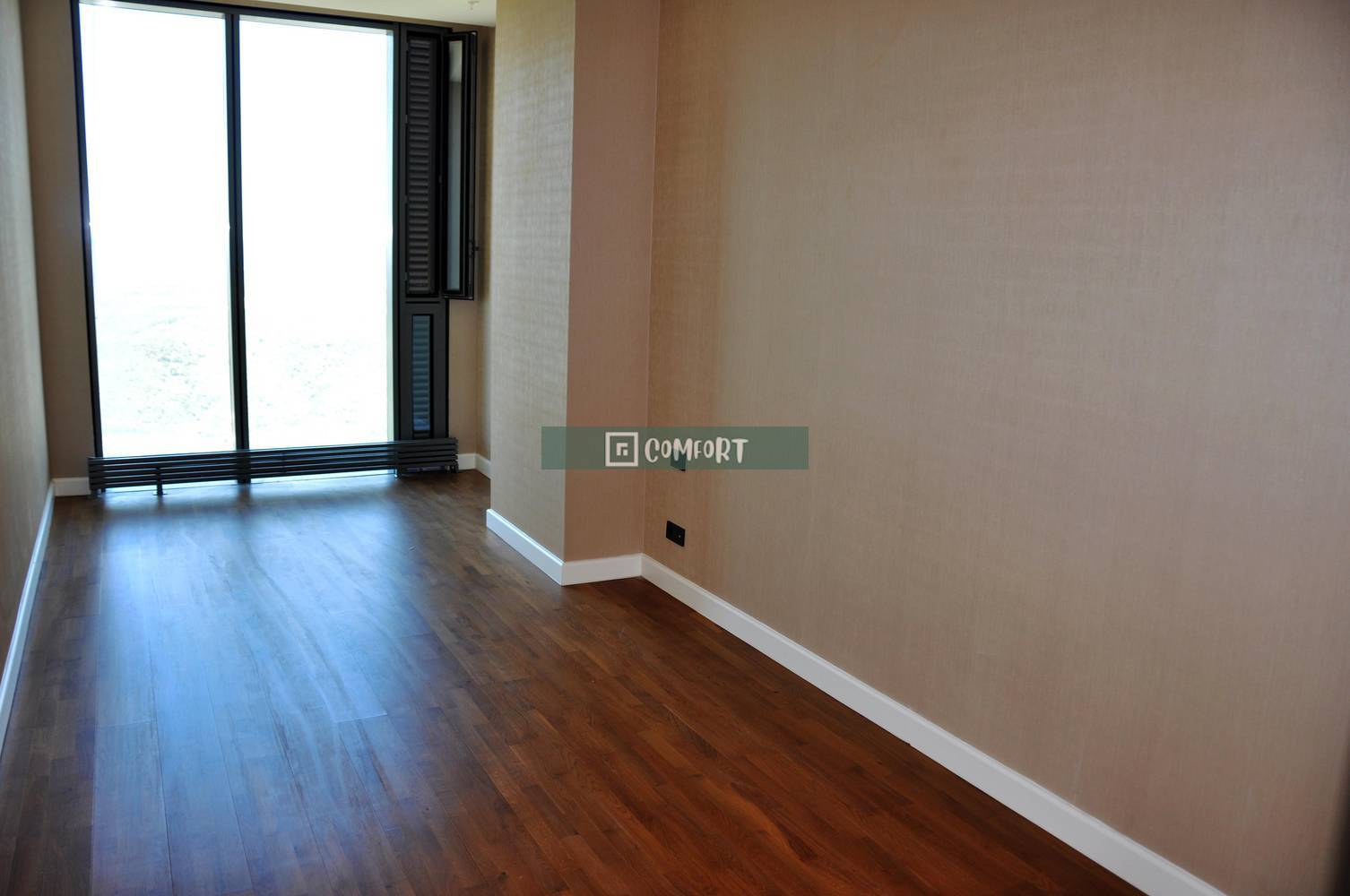 4 + 1 Residence for Sale