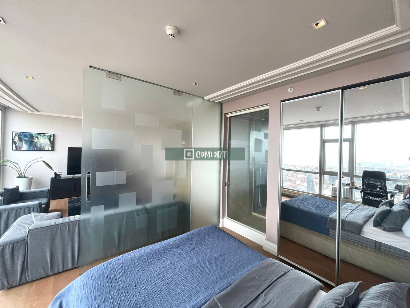 Divan bomonti with a sea view