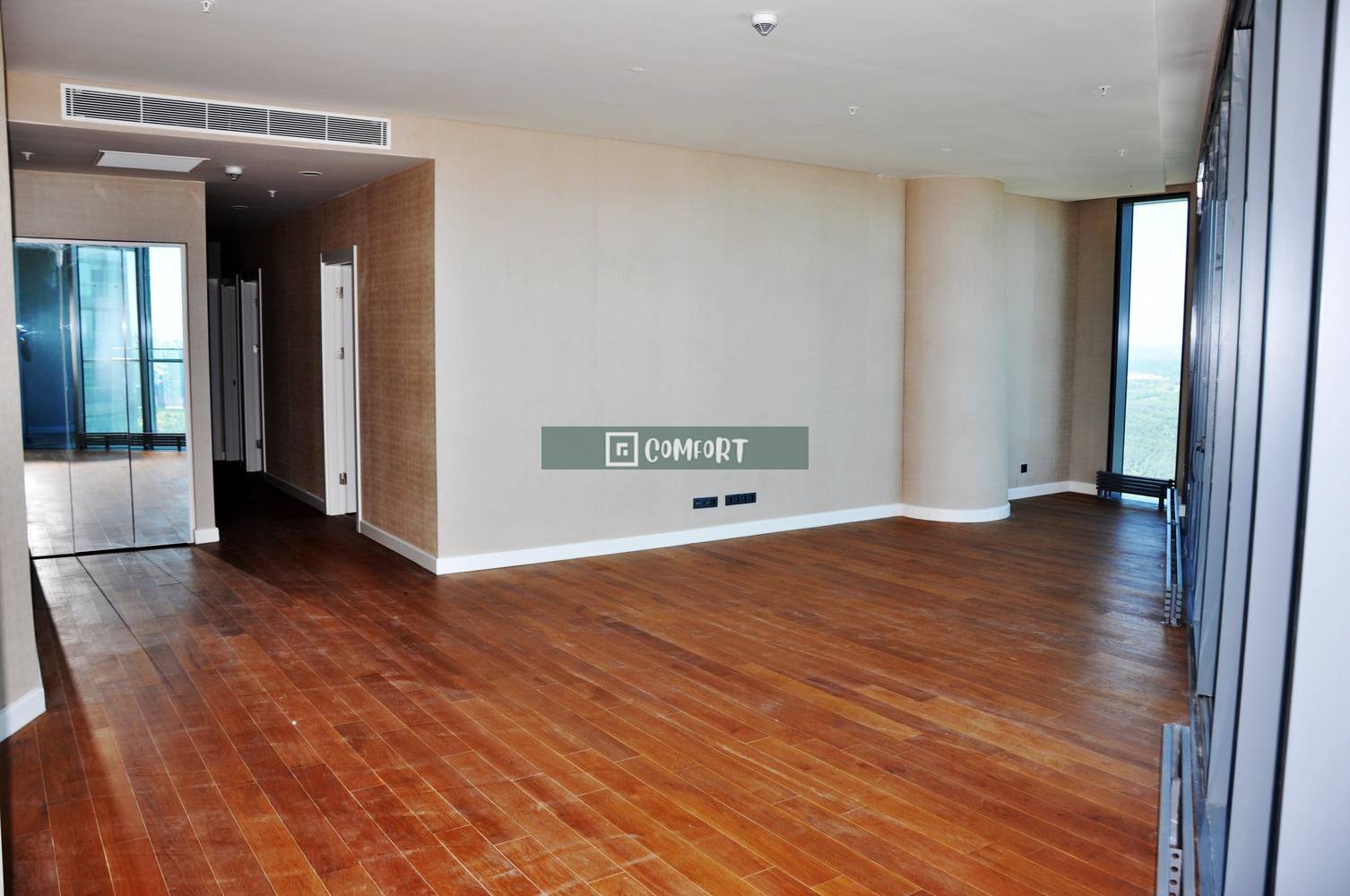 4 + 1 Residence for Sale